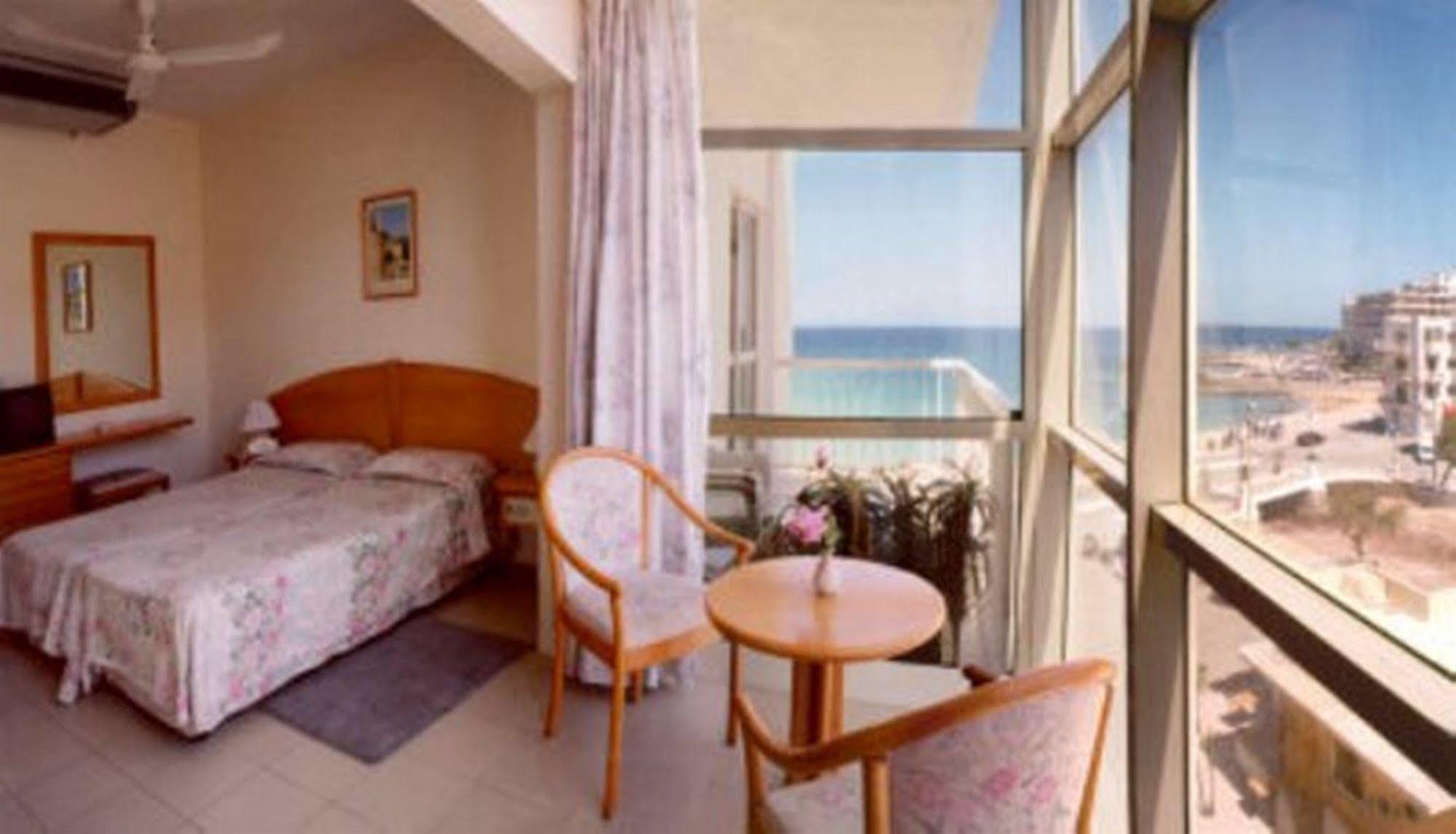 Il-Plajja Hotel Marsalforn Kültér fotó